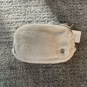 Lululemon Everywhere Belt Bag Fleece opal NWT